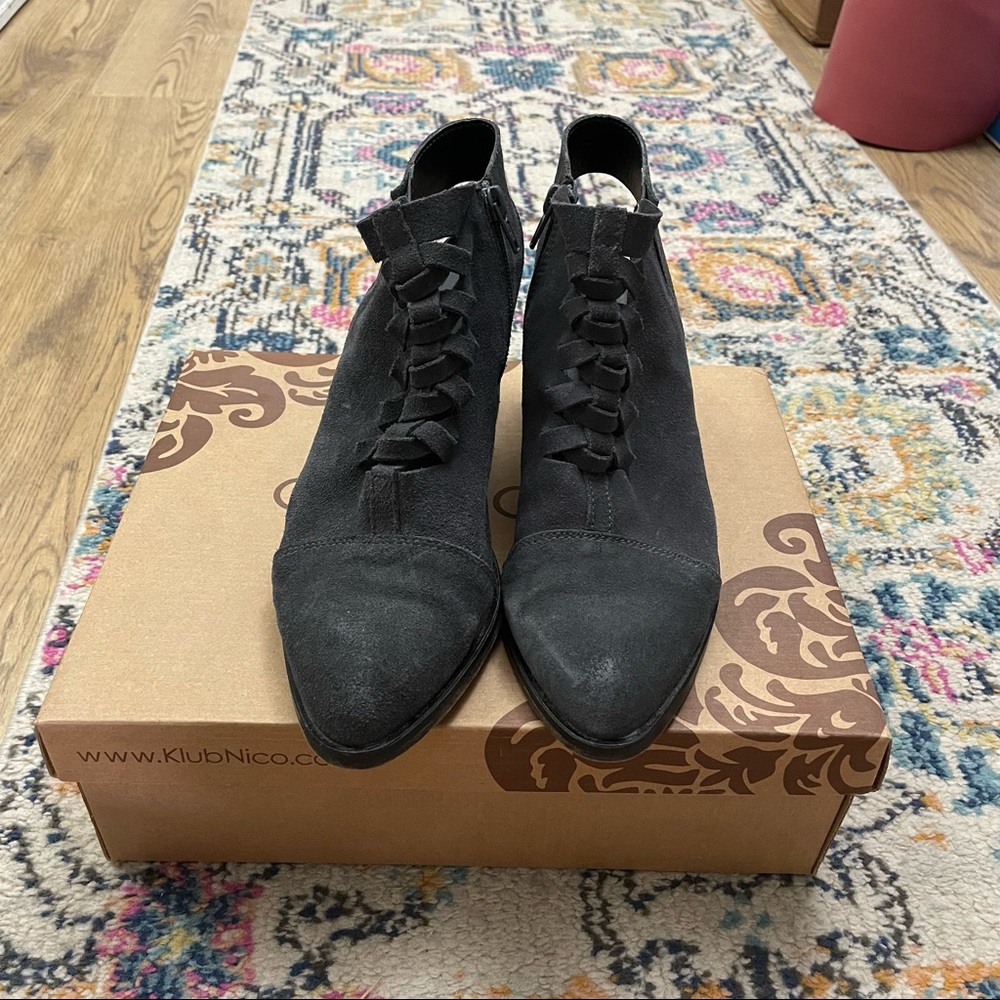 Anthropologie Klub Nico suede booties navy/dark gray size 8